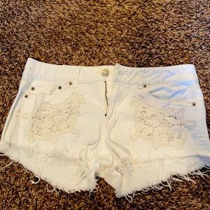 American Eagle white shorts